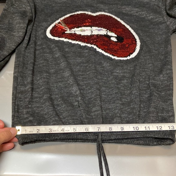 * Sale 2/$10! 💰 Cute top by Free Kisses, size S, gray w/ sequin appliqué. New! - Picture 7 of 7